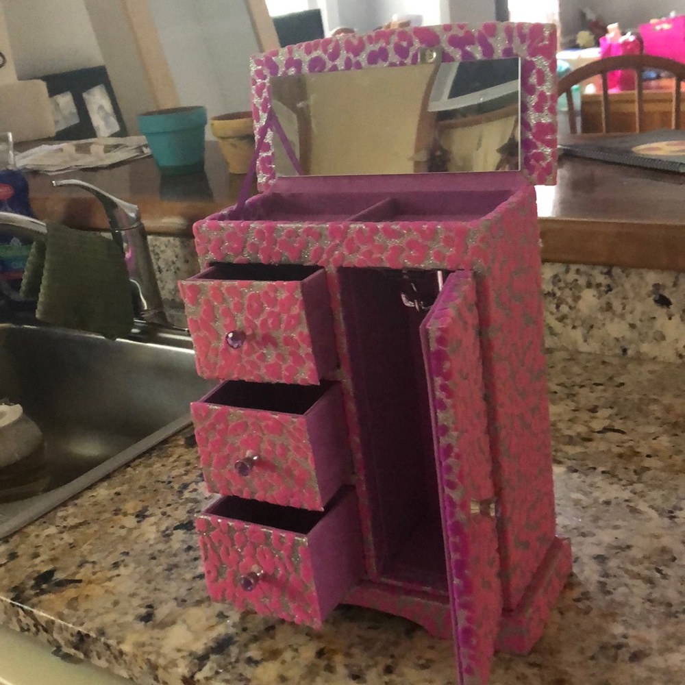 Velvet jewelry box